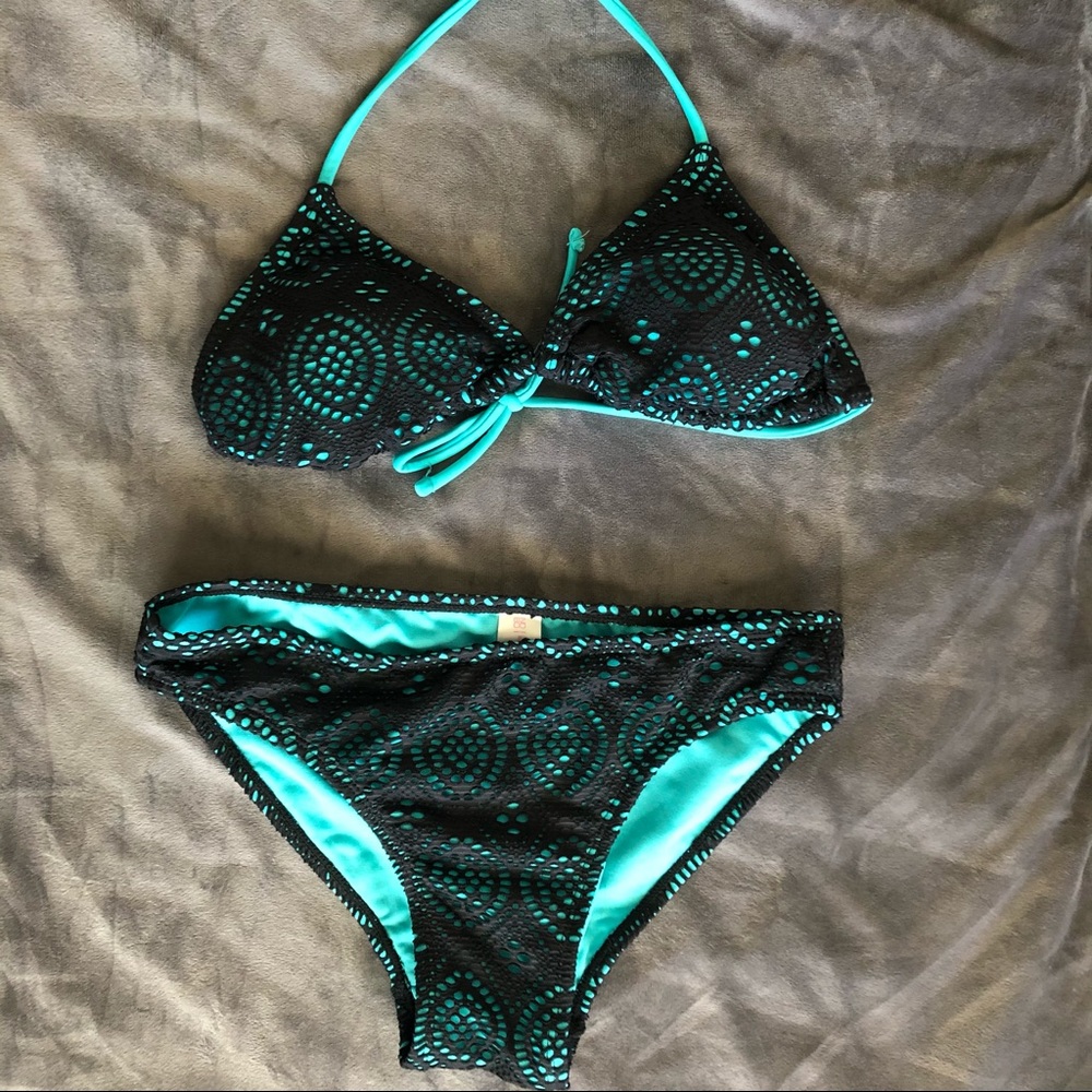 NO BOUNDARIES Small Lace Bikini Set